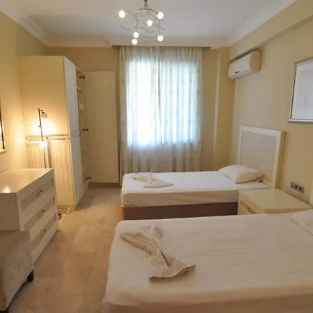 Apartment Gold City 1 *
